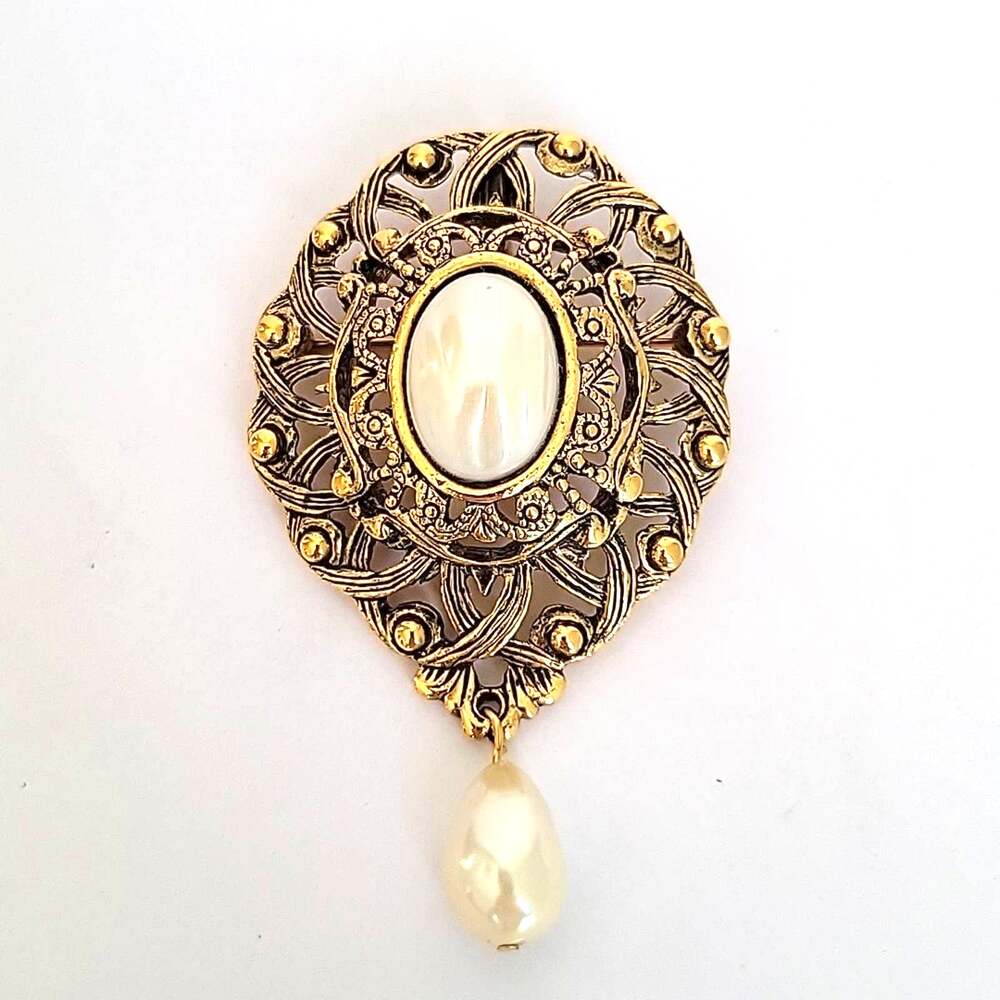 Vintage Avon Romantic Interlude Brooch/ Pendant Gold Cabochon Teardrop Pearl